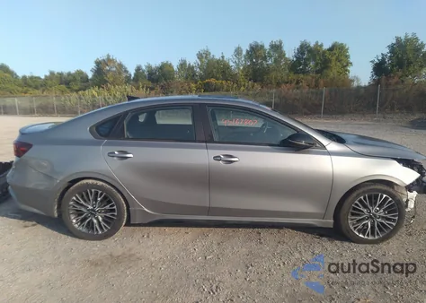 2023 Kia Forte Gt Line z USA, uszkodzony, nr VIN 3KPF54AD4PE588989